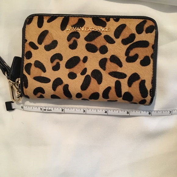 Price✂️ Amani Exchange Wristlet - Picture 8 of 8